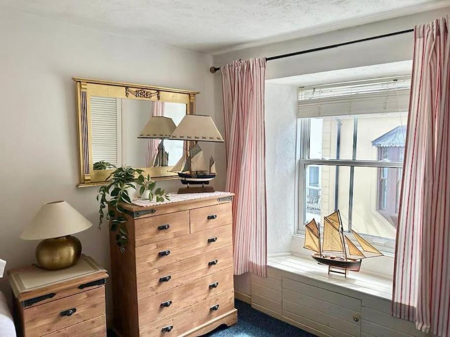 Ship Cottage Tenby Beach 50M ภายนอก รูปภาพ