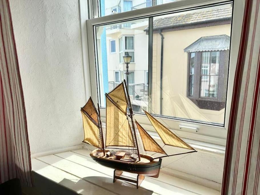 Ship Cottage Tenby Beach 50M ภายนอก รูปภาพ
