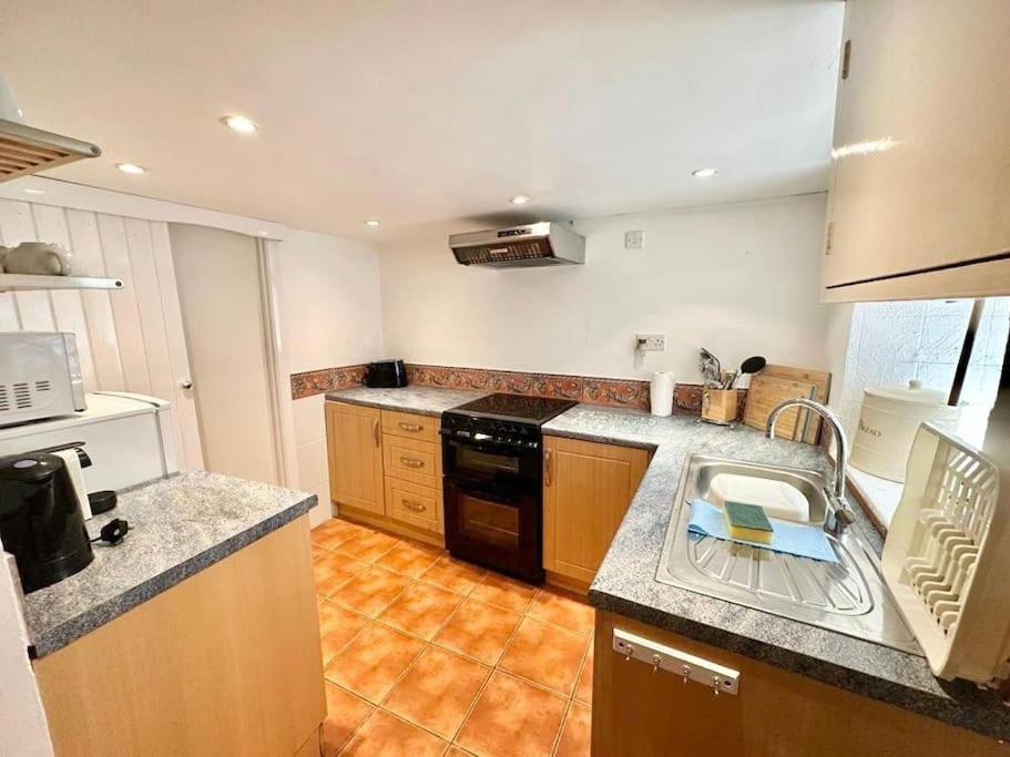 Ship Cottage Tenby Beach 50M ภายนอก รูปภาพ