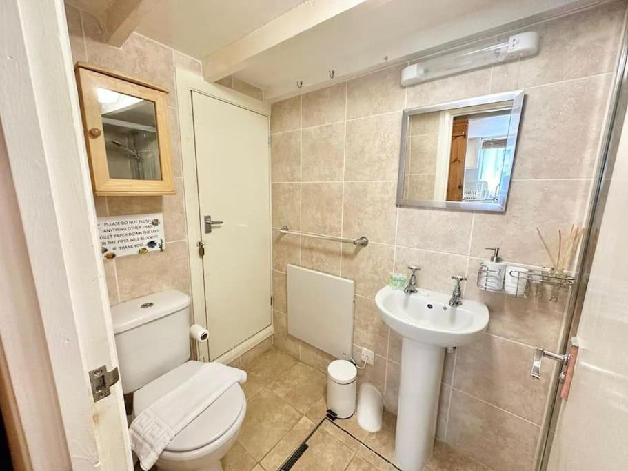 Ship Cottage Tenby Beach 50M ภายนอก รูปภาพ