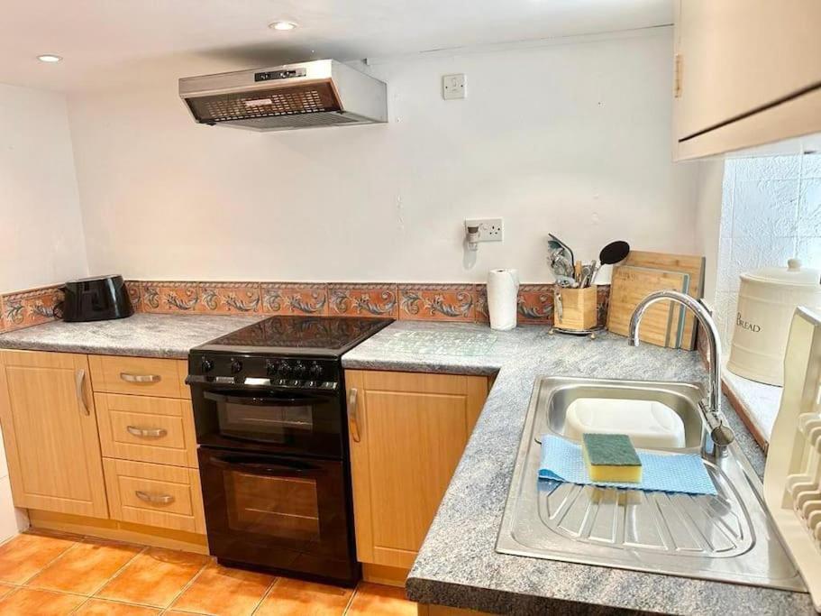 Ship Cottage Tenby Beach 50M ภายนอก รูปภาพ