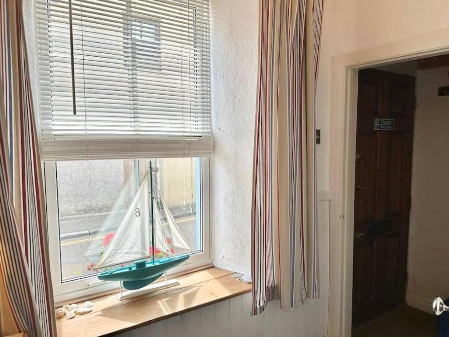 Ship Cottage Tenby Beach 50M ภายนอก รูปภาพ