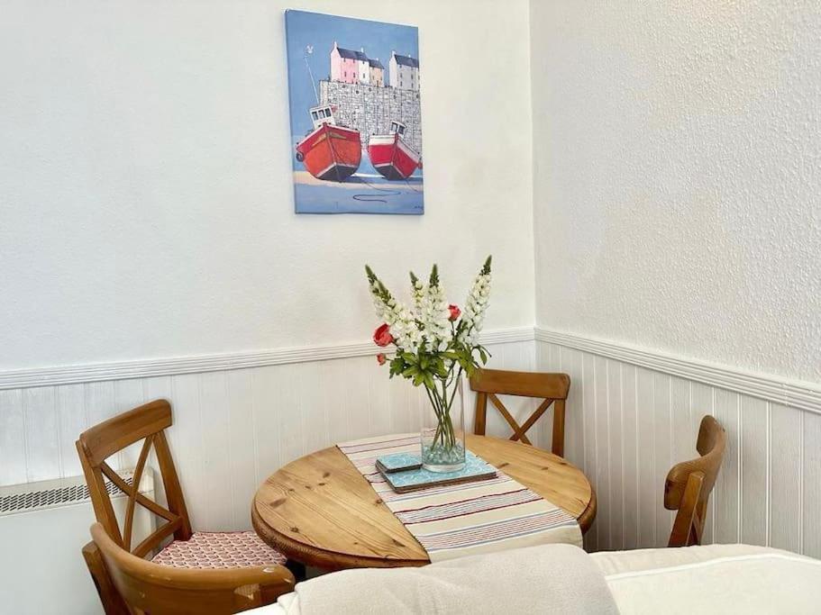 Ship Cottage Tenby Beach 50M ภายนอก รูปภาพ