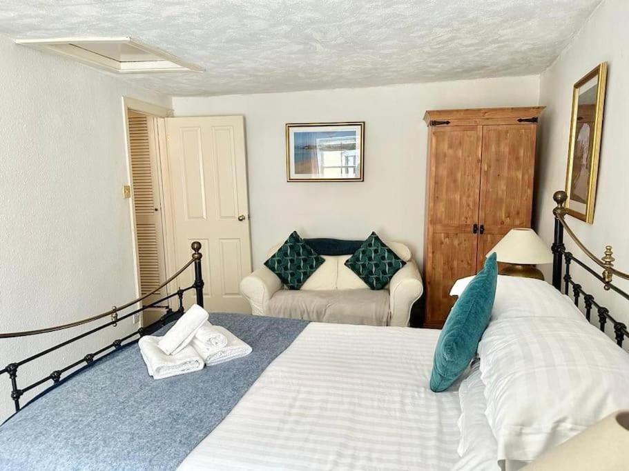 Ship Cottage Tenby Beach 50M ภายนอก รูปภาพ